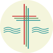 Stilisiertes Kreuz aus farbigen Linien mit wellenförmigen Symbolen, die Wasser darstellen, auf hellem, kreisförmigem Hintergrund.